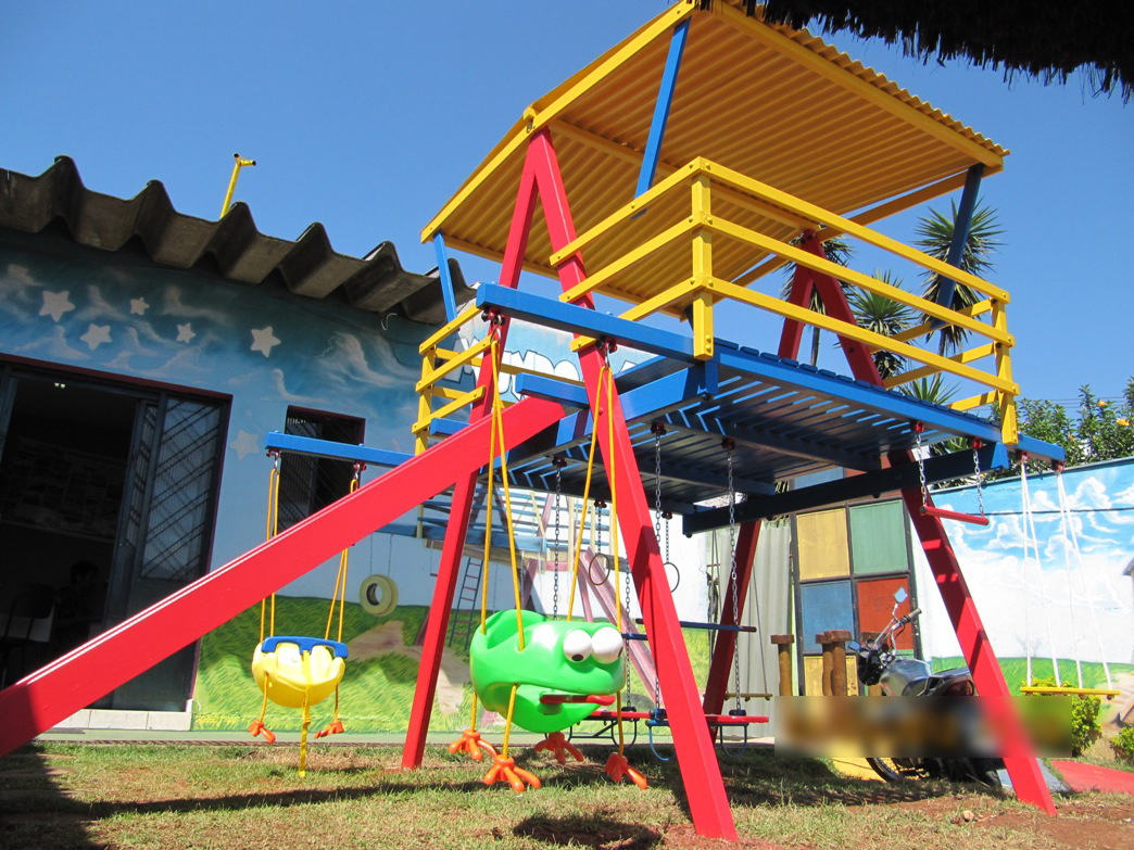Casinha multibrinquedo   - Playgrounds e Brinquedos
